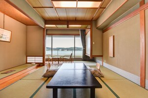 標準客房 (Japanese Style) | 房內夾萬、床單