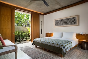 Kamer (Studio Garden View) | Luxe beddengoed, een kluis op de kamer, een bureau, gratis wifi