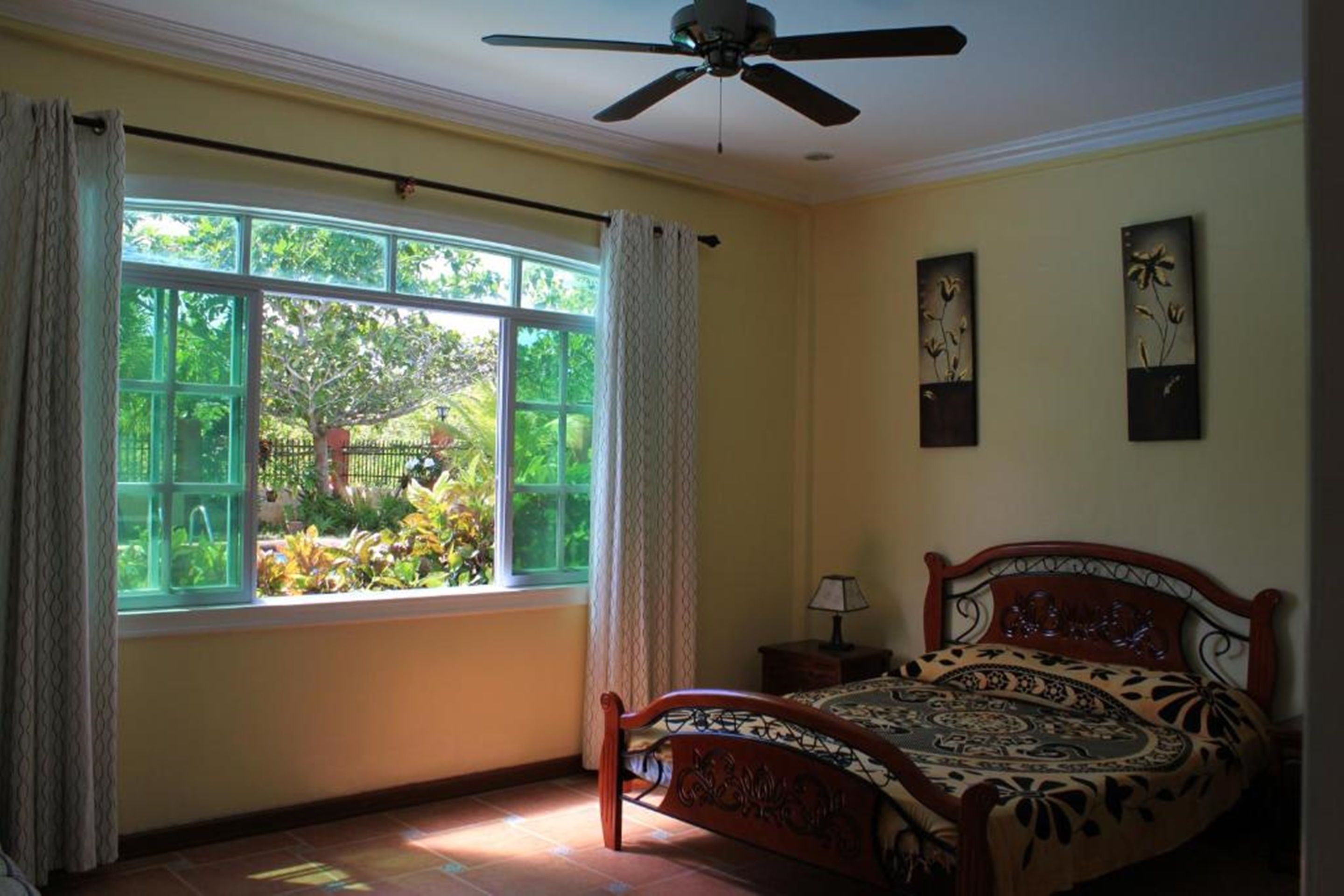 客房, 泳池景觀 (Queen) | 書桌、免費無線上網、床單