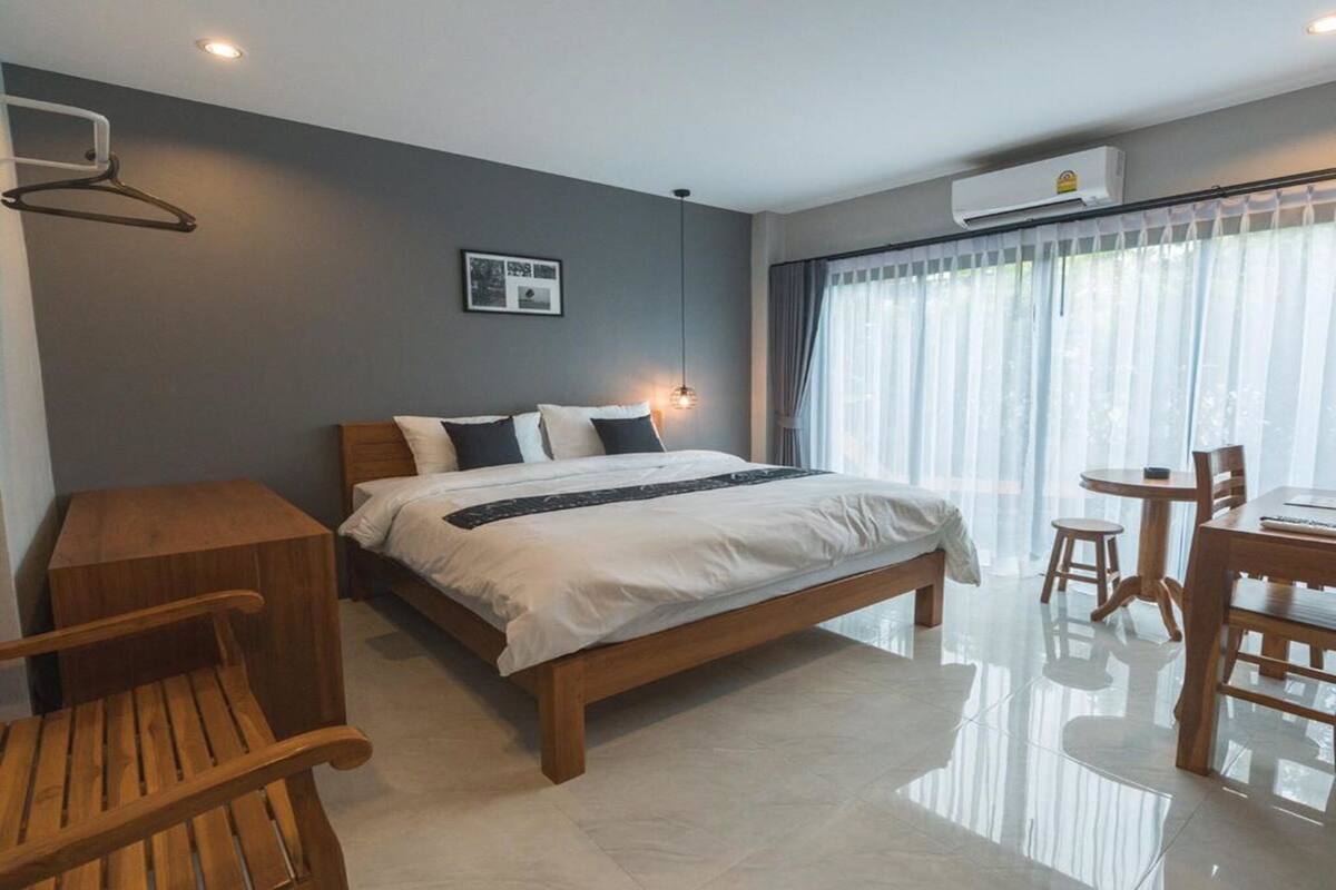 Phòng đôi Deluxe, hiên, tầng trệt | Truy cập Internet không dây miễn phí, bộ trải giường 