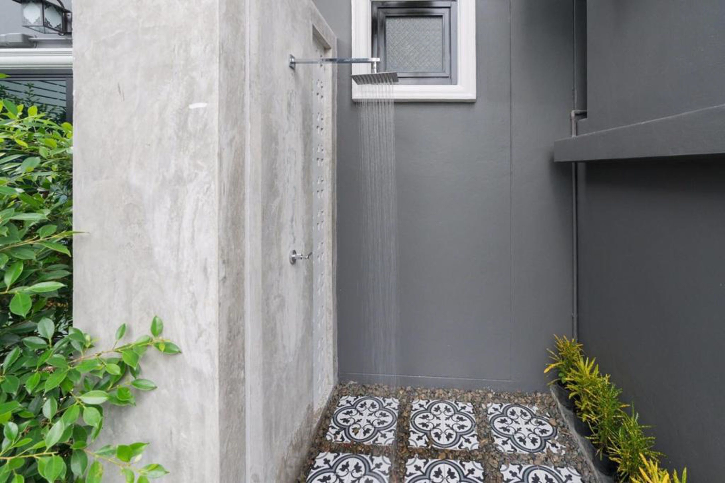 outdoor pool, open 8:00 am to 9:00 pm, pool loungers