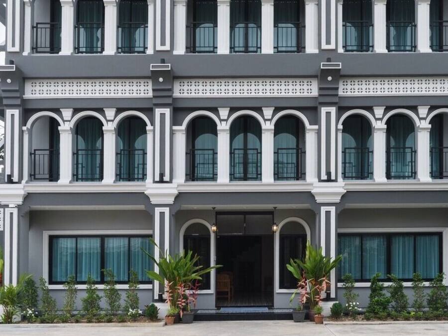 Vista frontal de la propiedad