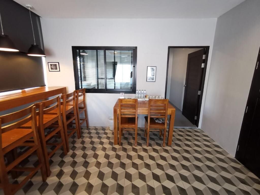 deluxe quadruple room, city view | 1 bedroom, free wifi, bed sheets