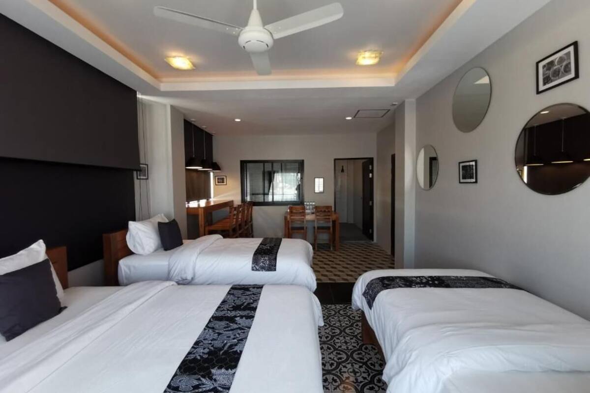 deluxe quadruple room, city view | 1 bedroom, free wifi, bed sheets