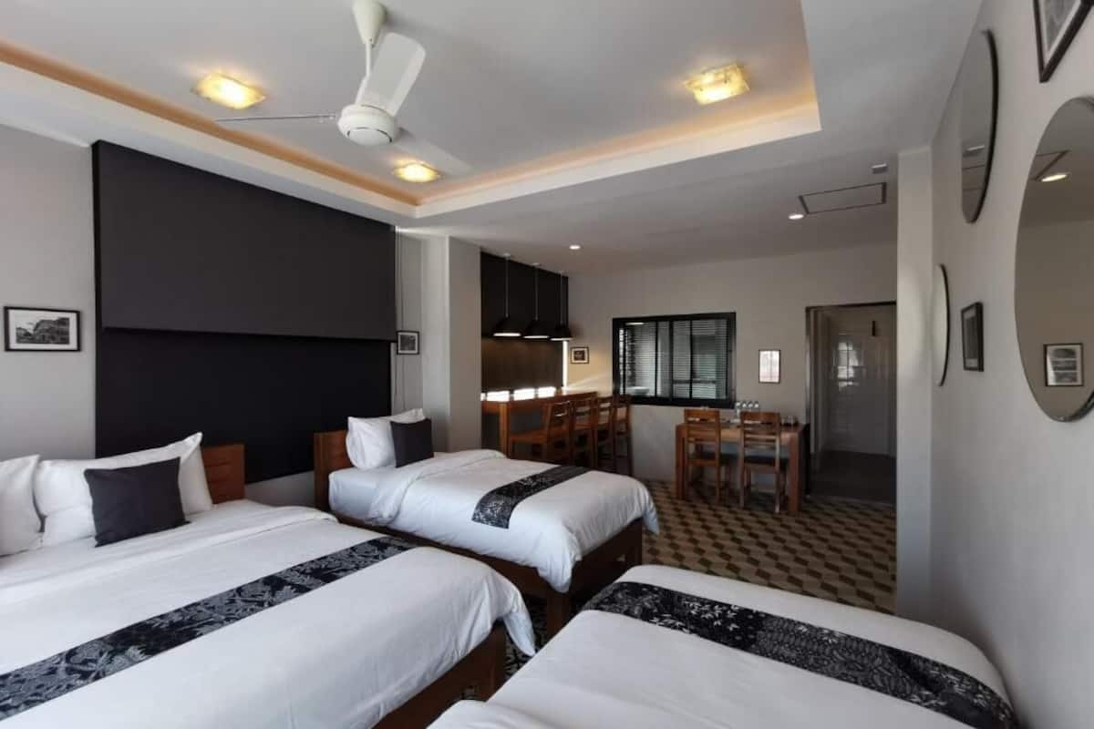 deluxe quadruple room, city view | 1 bedroom, free wifi, bed sheets