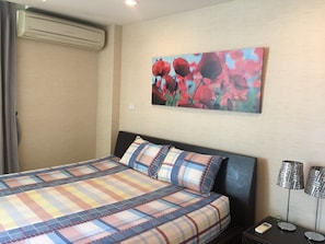 Studio Apartment | In-room safe, blackout drapes, iron/ironing board, free WiFi