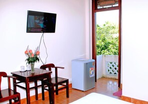 Minibar, desk, free WiFi