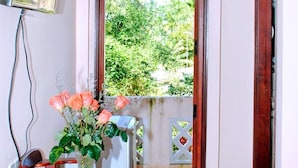 Minibar, desk, WiFi (free) - Golden Leaf Homestay (Da Nang)