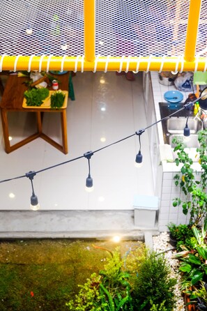 Soundproofing, free WiFi, bed sheets - Aekkeko Hostel (Phuket)