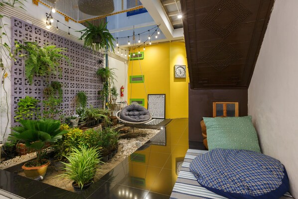 Courtyard - Aekkeko Hostel (Phuket)