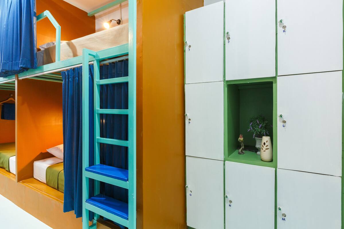 8-Bed Female Dormitory Room  | 隔音、免費無線上網、床單