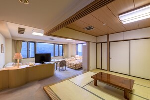 Free WiFi, wheelchair access