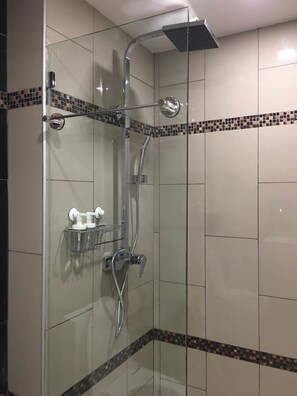 Studio | Dusche im Bad