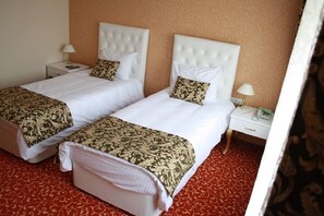 Standard Quadruple Room | Desk, free WiFi