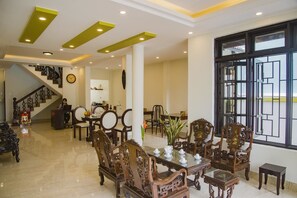 Lobby sitting area - Mi Kha Homestay (Da Nang)