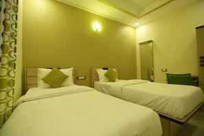 Chambre Deluxe avec lits jumeaux, 2 lits jumeaux | Literie de qualité, bureau, accès au Wi-Fi (inclus)