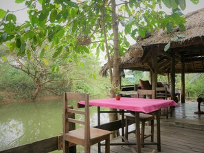 每日供應當地菜式早餐 (費用另計)