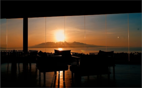 Salón ejecutivo. ILLIRA Hotel Banyuwangi