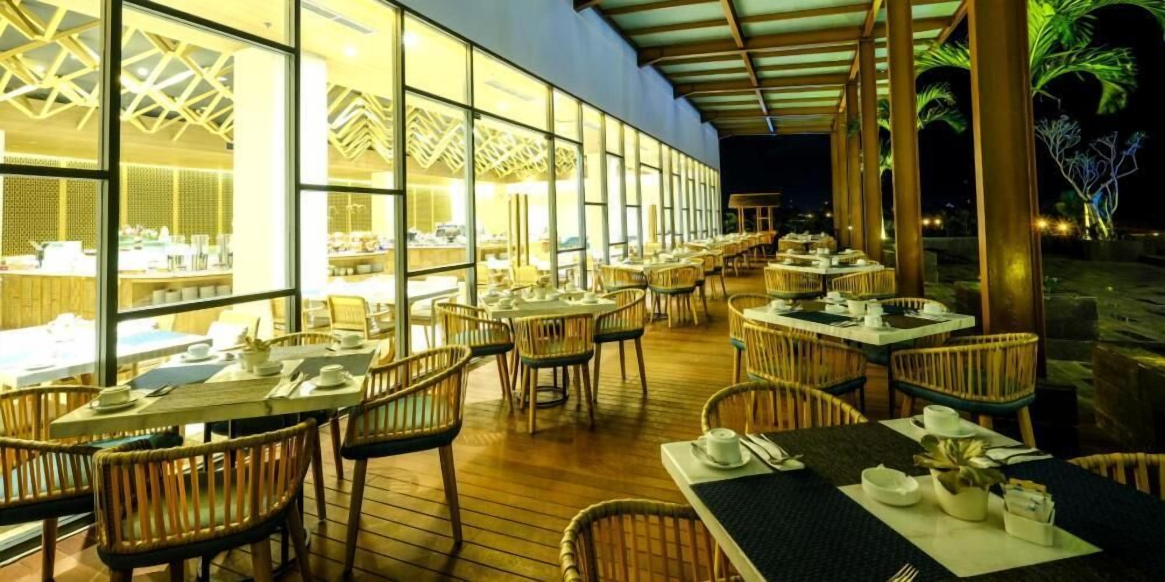 breakfast, lunch, dinner served; local and international cuisine