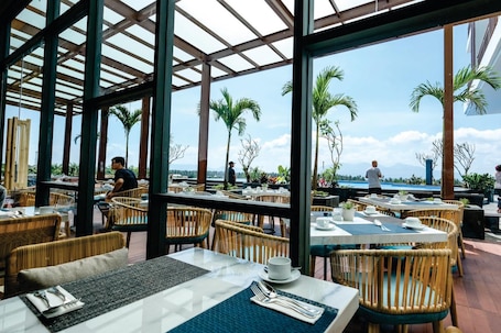 Breakfast, lunch, dinner served; local and international cuisine