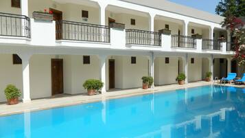 Piscina externa sazonal