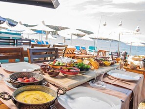 Breakfast, lunch and dinner served - Blue Bay Hotel (Bodrum)