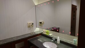 Quarto casal luxo | Banheiro | Banheira e chuveiro separados, banheira de hidromassagem