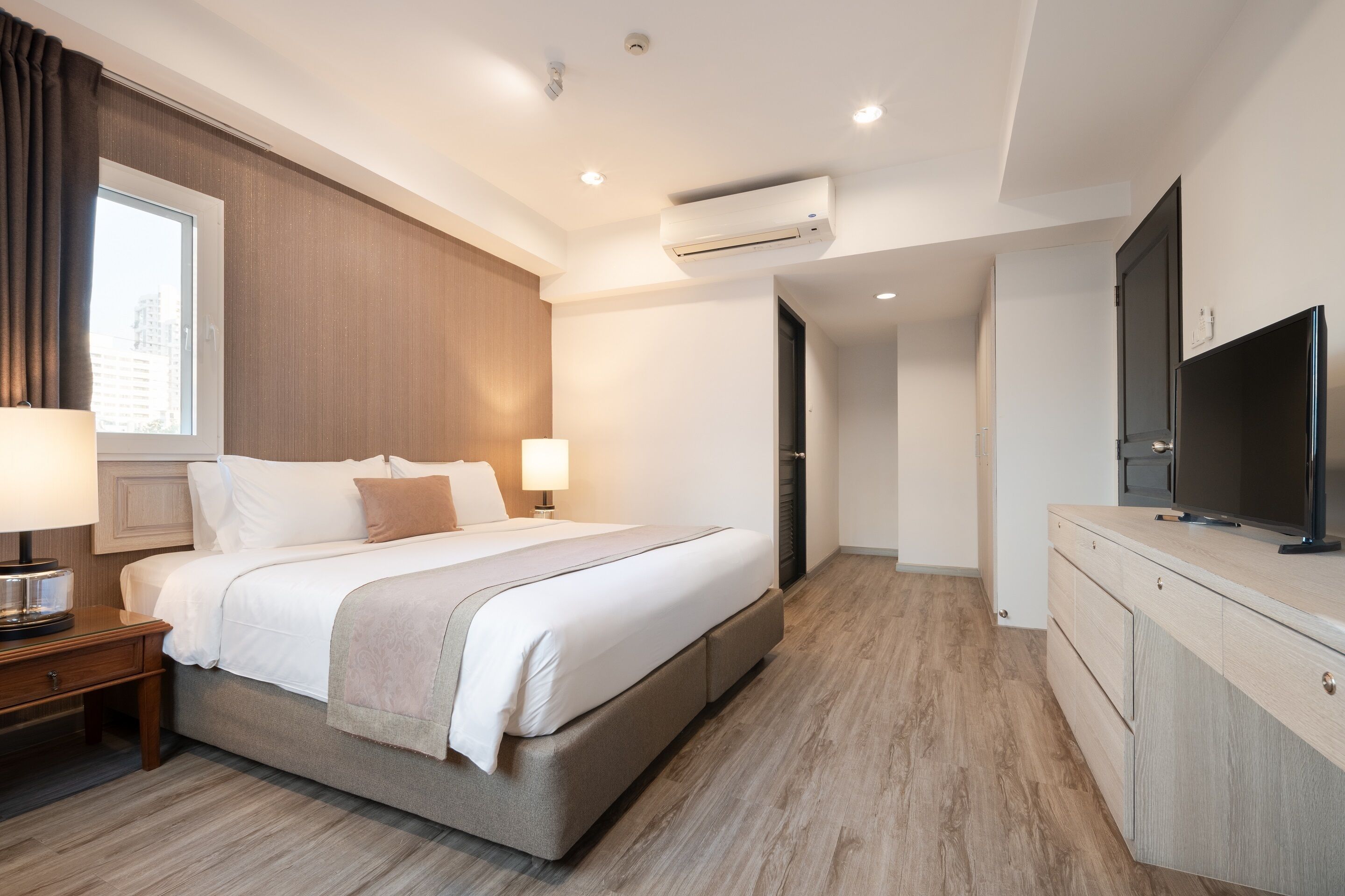 Two Bedroom Executive | Bộ đồ giường cao cấp, két bảo mật tại phòng, bàn, màn/rèm cản sáng 
