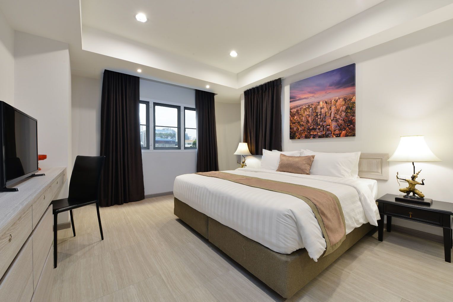 Premium bedding, in-room safe, desk, blackout curtains