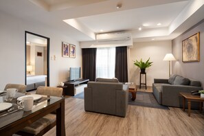Two Bedroom Executive | In-room dining - Aspira Residence Ruamrudee (Bangkok)