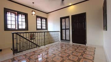 Nhà, 3 phòng ngủ | 3 phòng ngủ, bàn, bàn ủi/dụng cụ ủi quần áo