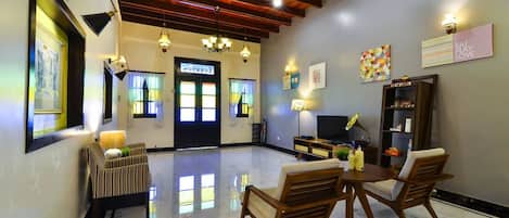 高級別墅 | 起居區 | 38-吋LED 液晶電視、衛星頻道、電視