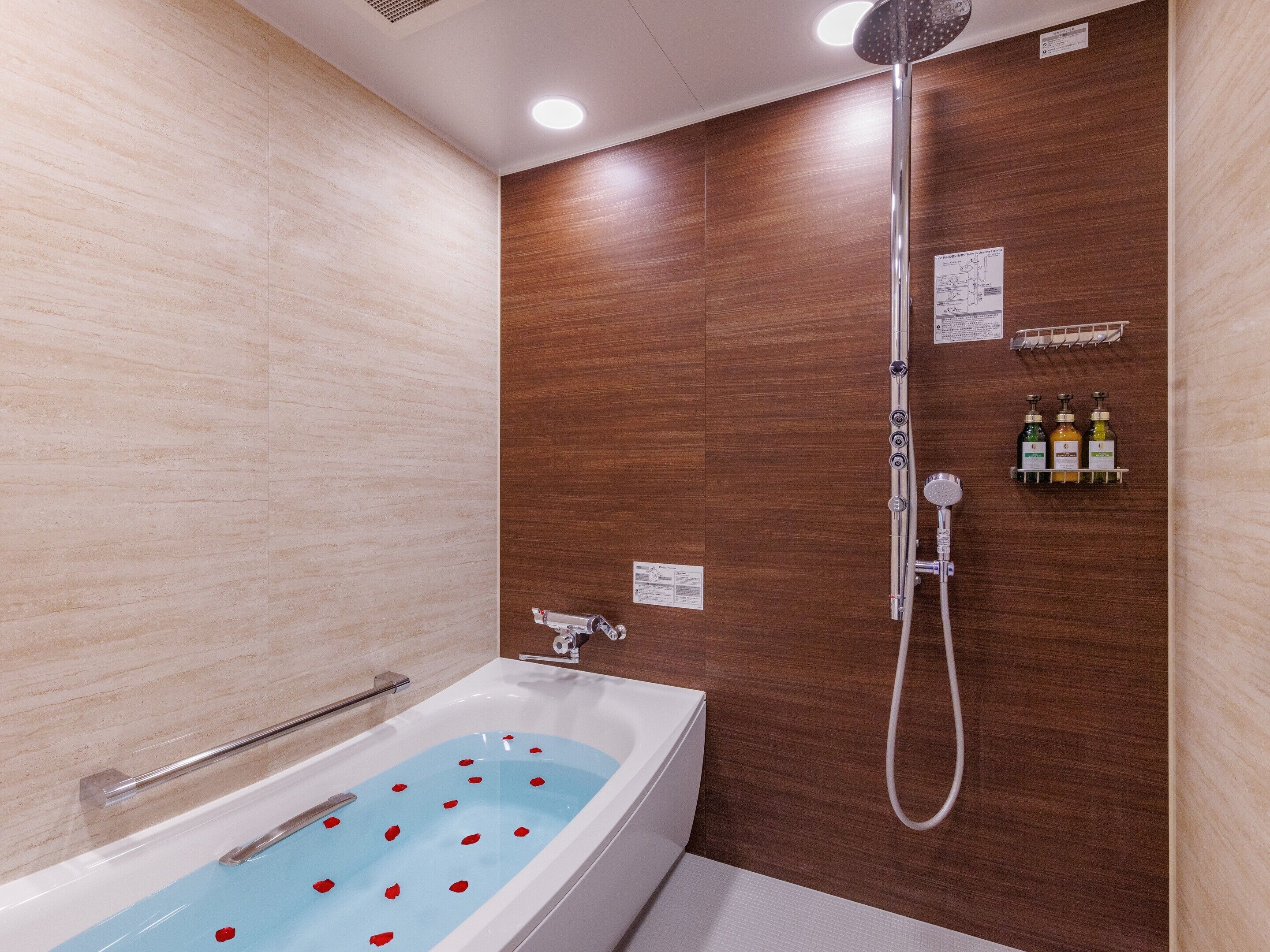 separate bathtub and shower, deep-soaking bathtub