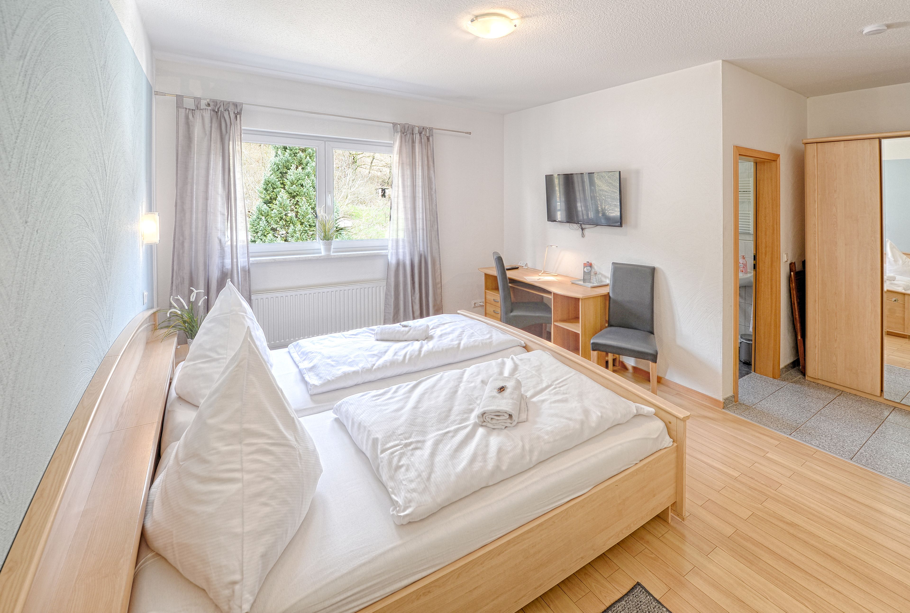standard double room | in-room safe, iron/ironing board, cots/infant beds, rollaway beds