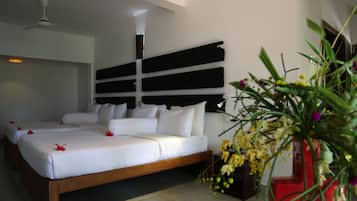 Phòng Suite dành cho gia đình, 2 phòng ngủ, phù hợp cho người khuyết tật, quang cảnh vườn | 1 phòng ngủ, bộ đồ giường cao cấp, minibar, két bảo mật tại phòng