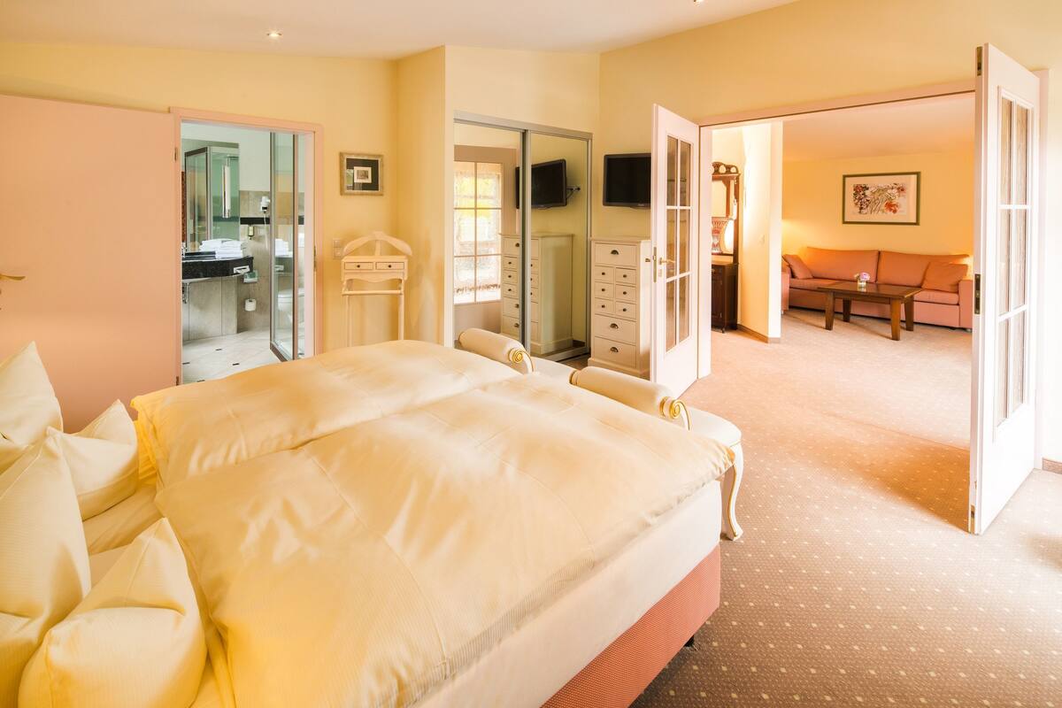 0-inch flat-screen tv with cable channels, tv, tablet