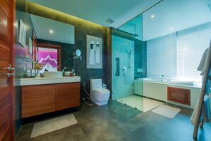 Panoramic Sea View Luxury 4-Bedroom Private Pool Villa | Bathroom | Separate tub and shower, jetted tub, rainfall showerhead - Almali Luxury Residence (Rawai)
