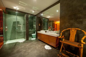 Panoramic Sea View Luxury 4-Bedroom Private Pool Villa | Bathroom | Separate tub and shower, jetted tub, rainfall showerhead - Almali Luxury Residence (Rawai)