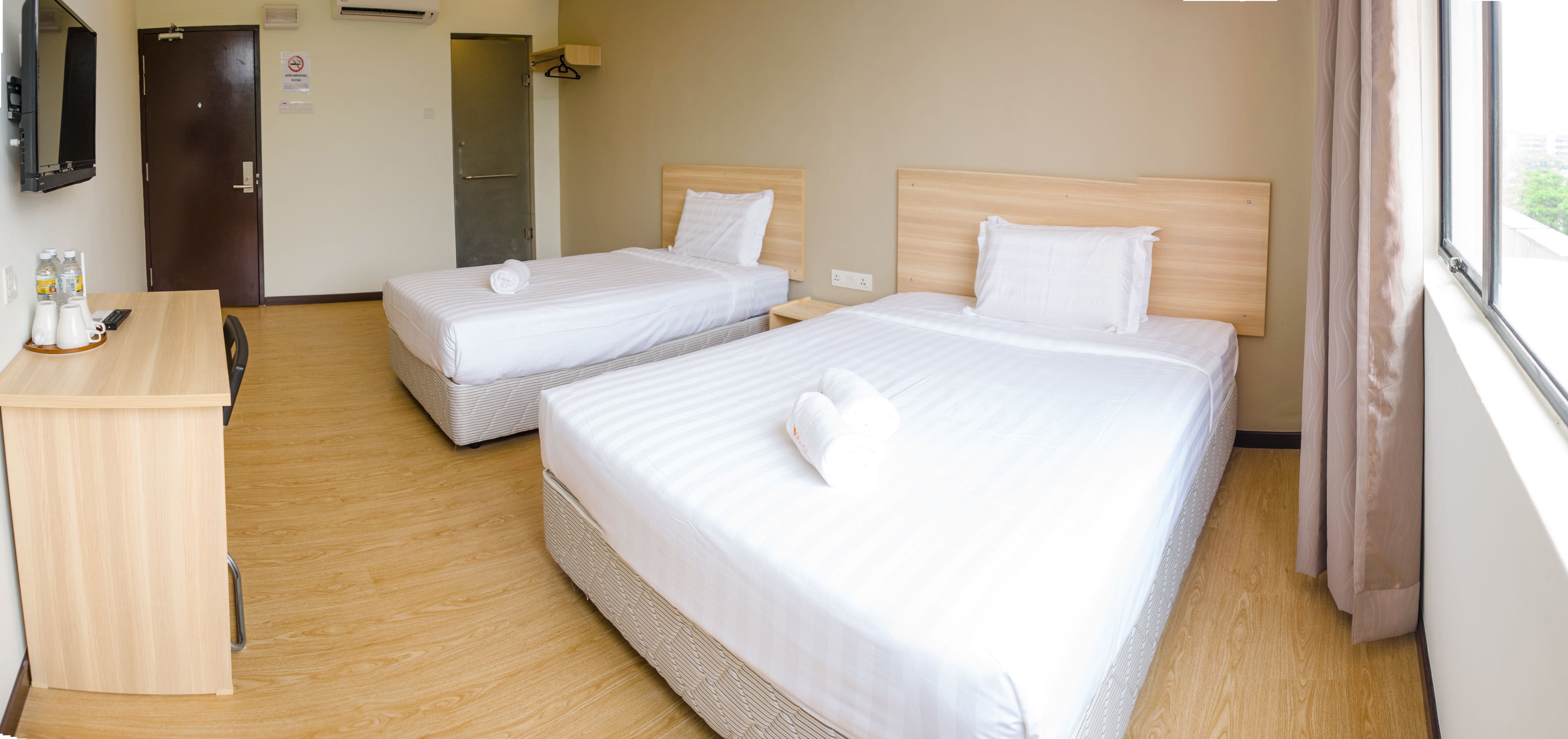 deluxe triple | desk, soundproofing, iron/ironing board, free wifi