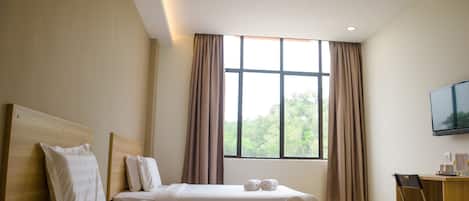 Deluxe Twin | Desk, soundproofing, iron/ironing board, free WiFi