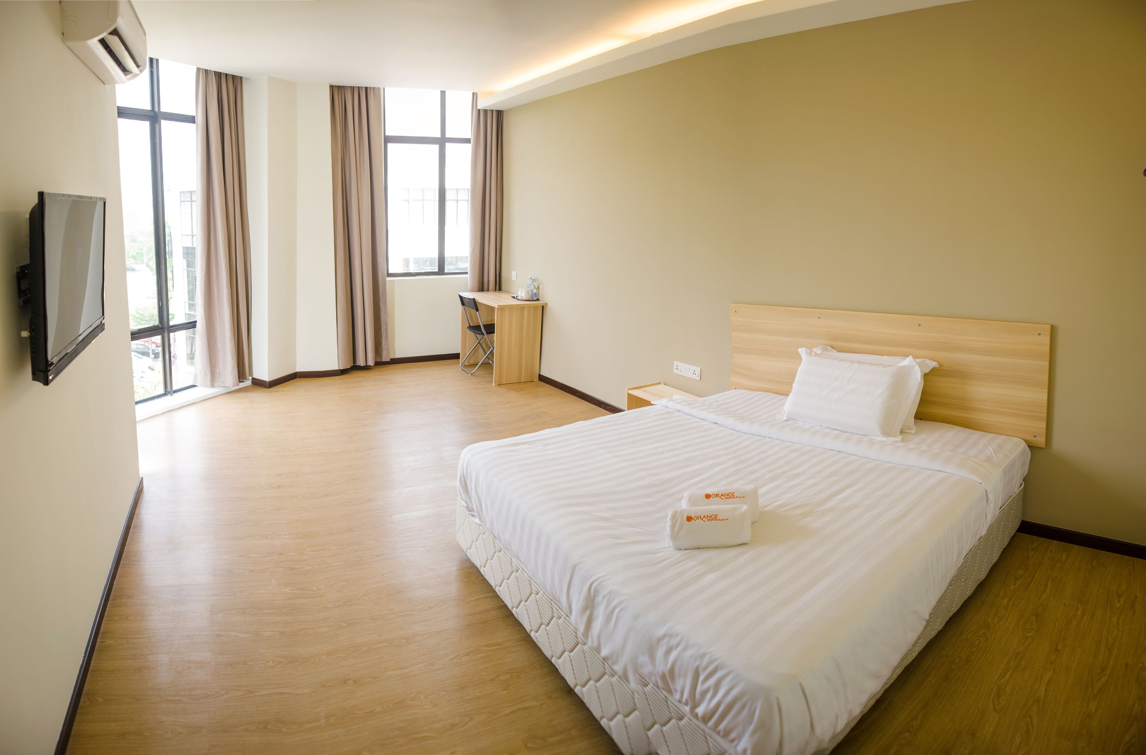 desk, soundproofing, iron/ironing board, free wifi