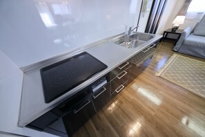Deluxe Apartment | Private kitchenette - Osaka Namba Rakuraku Hotel (Osaka)