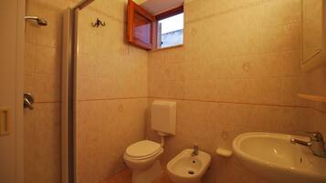 Apartment, 3 Bedrooms | Bathroom | Shower, rainfall showerhead, bidet, shampoo
