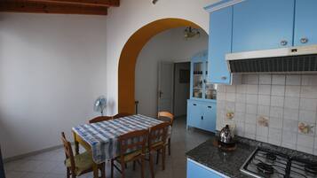 Apartment, 3 Bedrooms | In-room dining