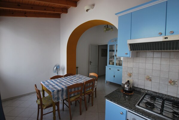 Appartamento, 3 camere da letto | Pasti in camera