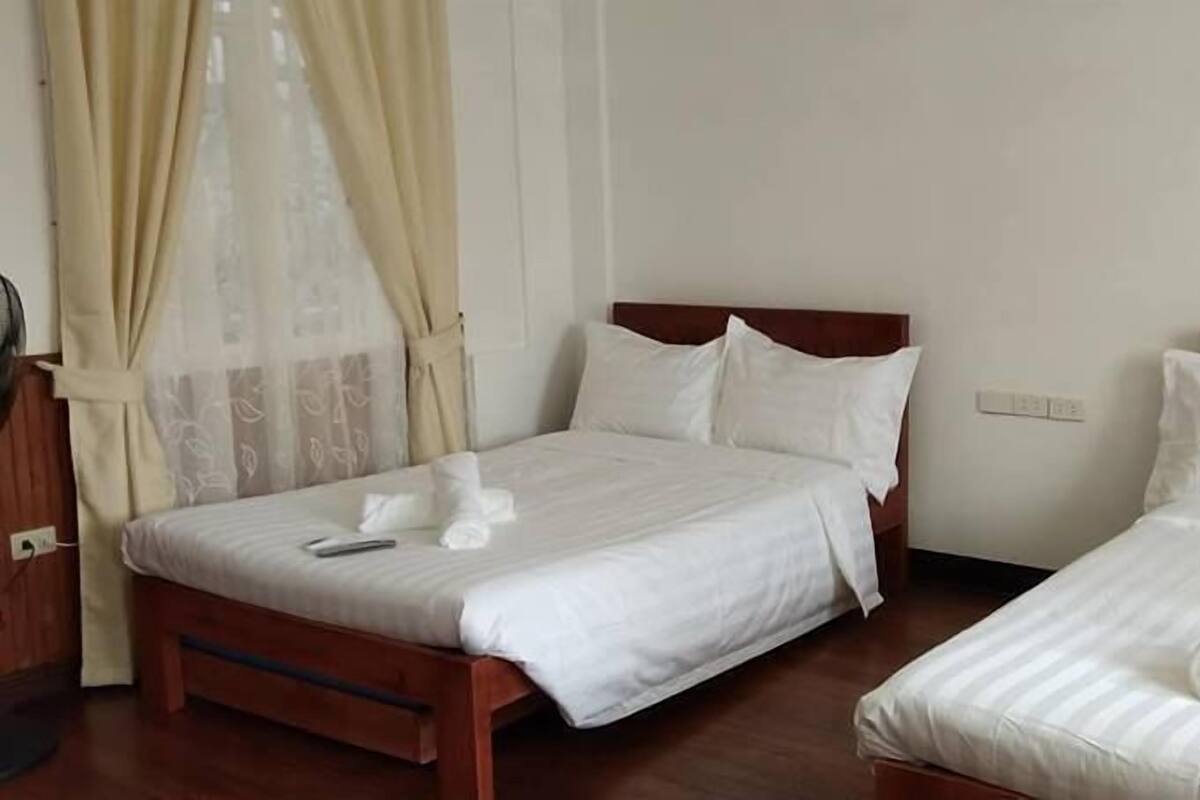Habitación doble de uso individual | Sábanas italianas Frette, camas con pillow-top y escritorio