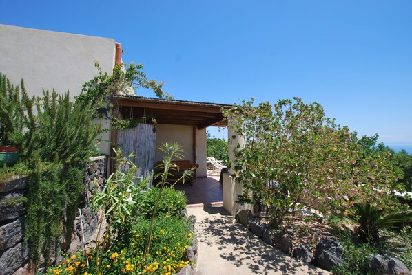 Exterior detail - Villetta Terasia (Lipari)