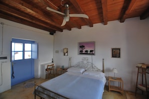 Villa, 1 Schlafzimmer (external bathroom) | 1 Schlafzimmer, Schreibtisch, Bügeleisen/Bügelbrett, kostenloses WLAN