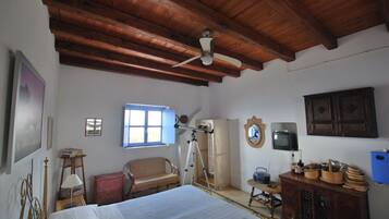 Villa, 1 Bedroom (external bathroom) | 1 bilik tidur, meja, seterika/papan seterika, Wi-fi percuma