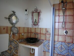 Villa, 1 Bedroom (external bathroom) | Bathroom | Shower, rainfall showerhead, hair dryer, bidet - Cottage Atollo (Lipari)